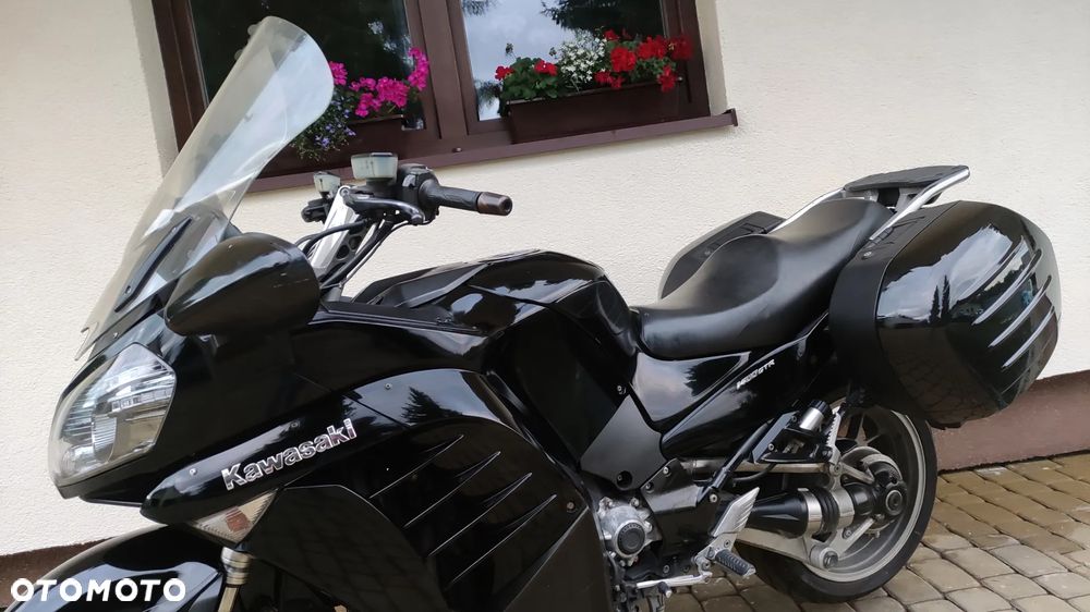 Kawasaki GTR - 4