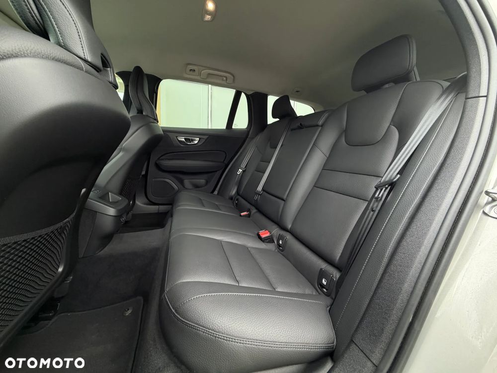 Volvo V60 B4 B Plus Dark - 22