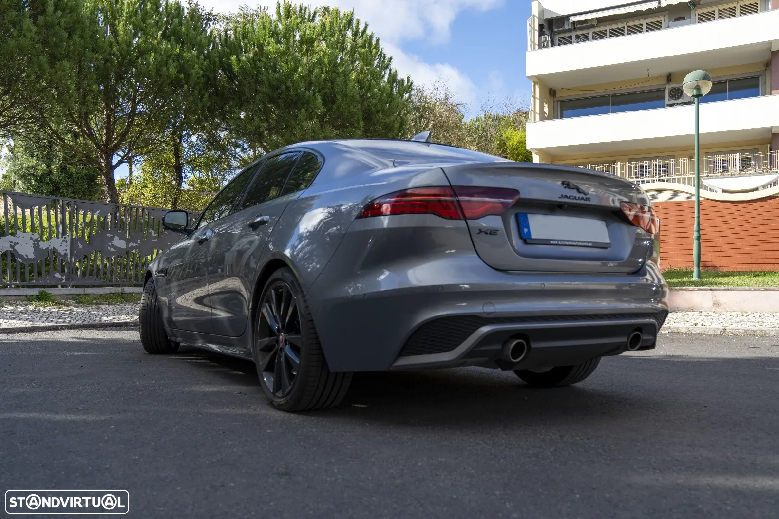 Jaguar XE 2.0 i4 R-Dynamic Black - 3