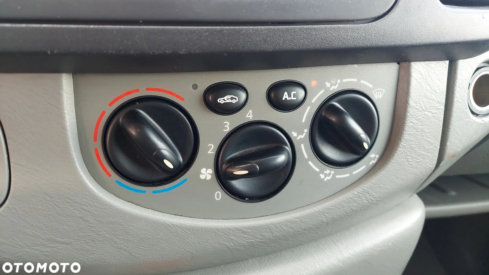 Renault Trafic - 21