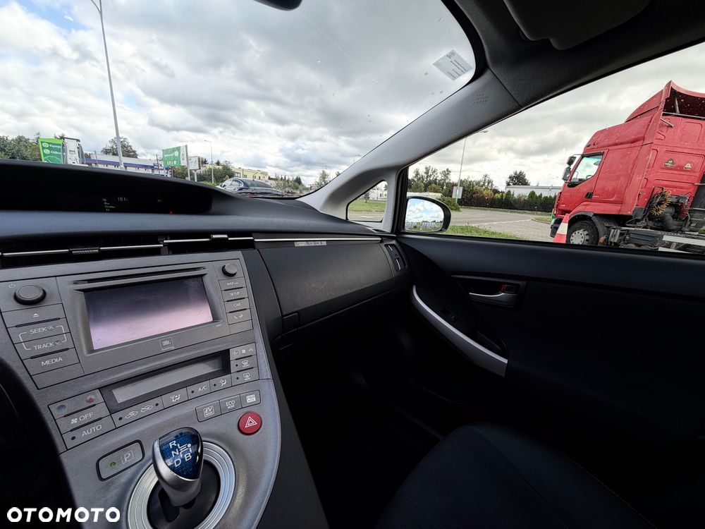 Toyota Prius 1.8 HSD Premium - 17
