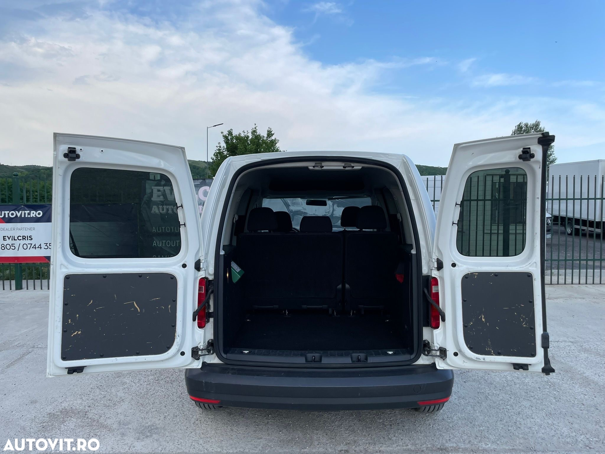 Volkswagen Caddy - 14