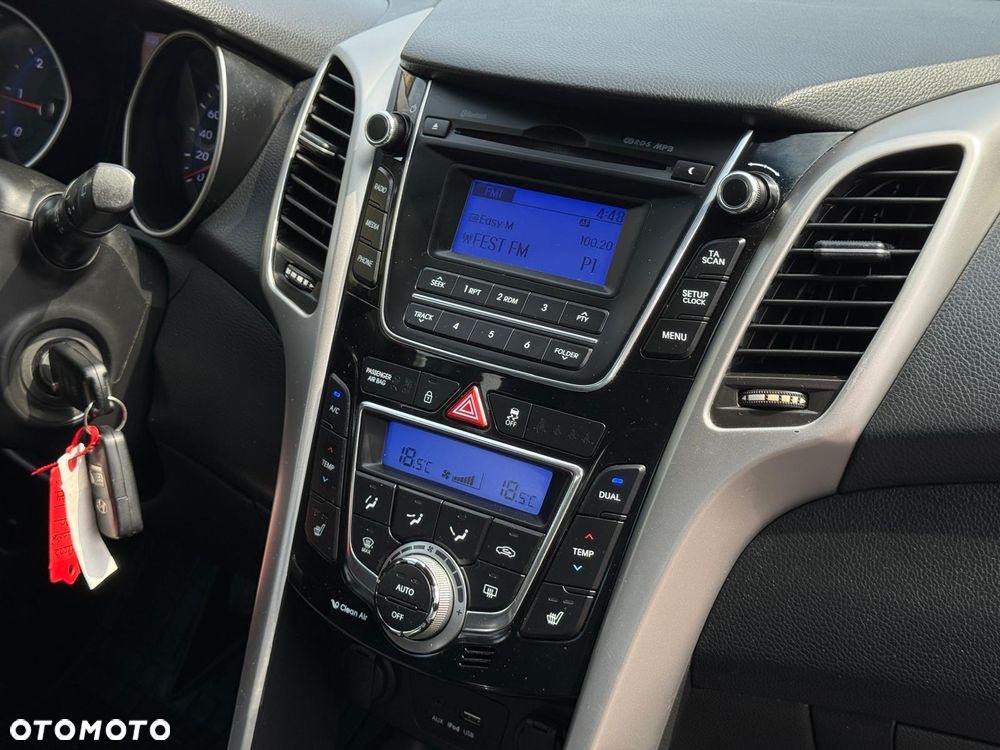 Hyundai i30 blue 1.6 CRDi Style - 24
