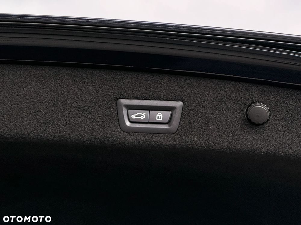 BMW Seria 7 750i xDrive - 17