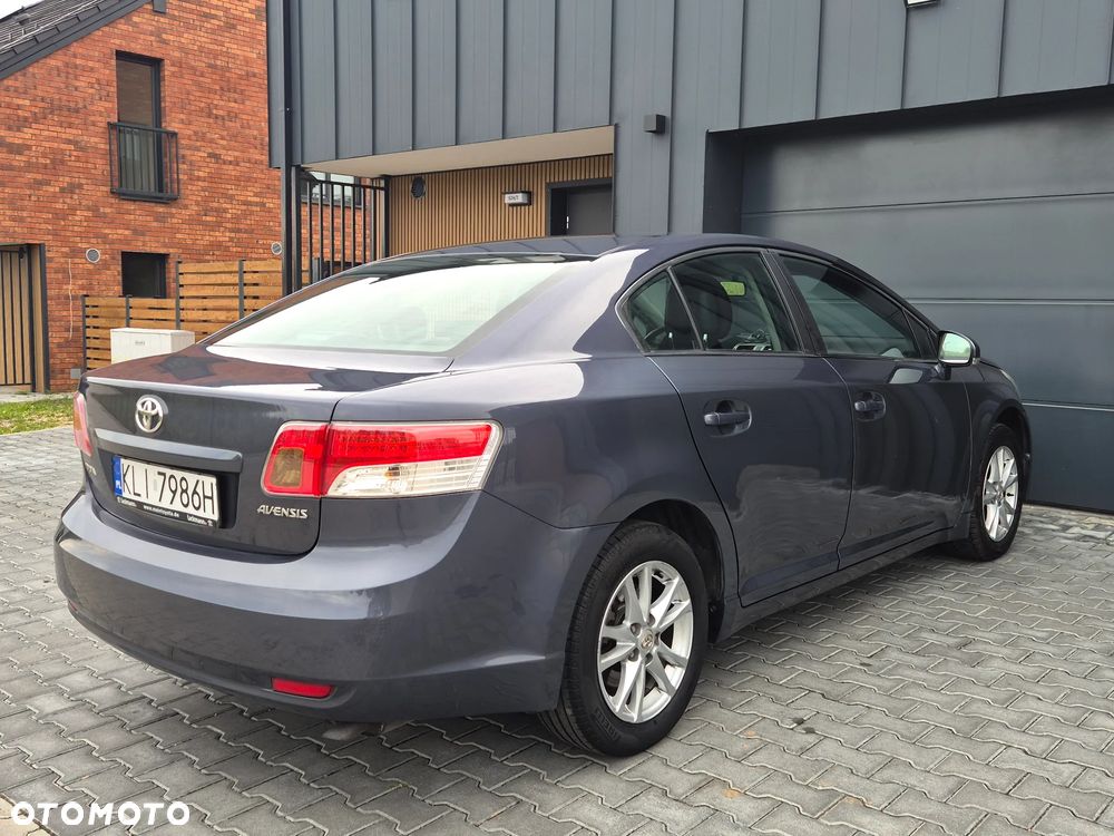 Toyota Avensis 1.8 Sol - 24