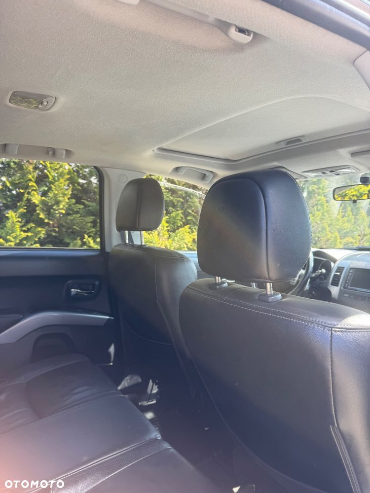 Mitsubishi Outlander 2.4 Instyle NAVI CVT - 13