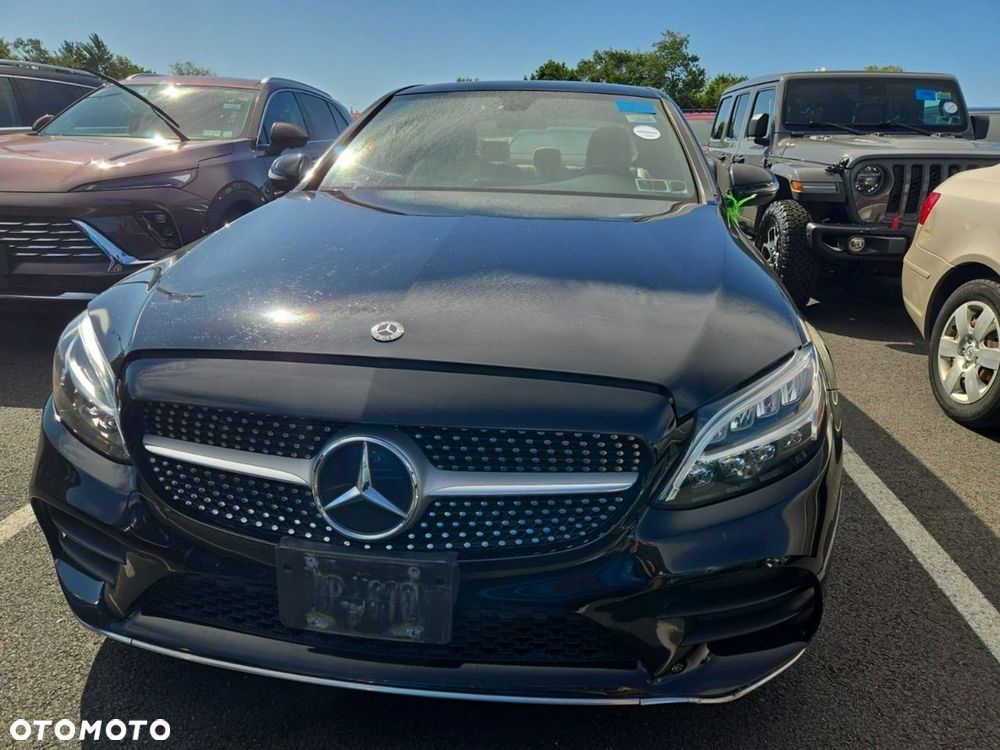 Mercedes-Benz Klasa C 300 4Matic 9G-TRONIC AMG Line - 3
