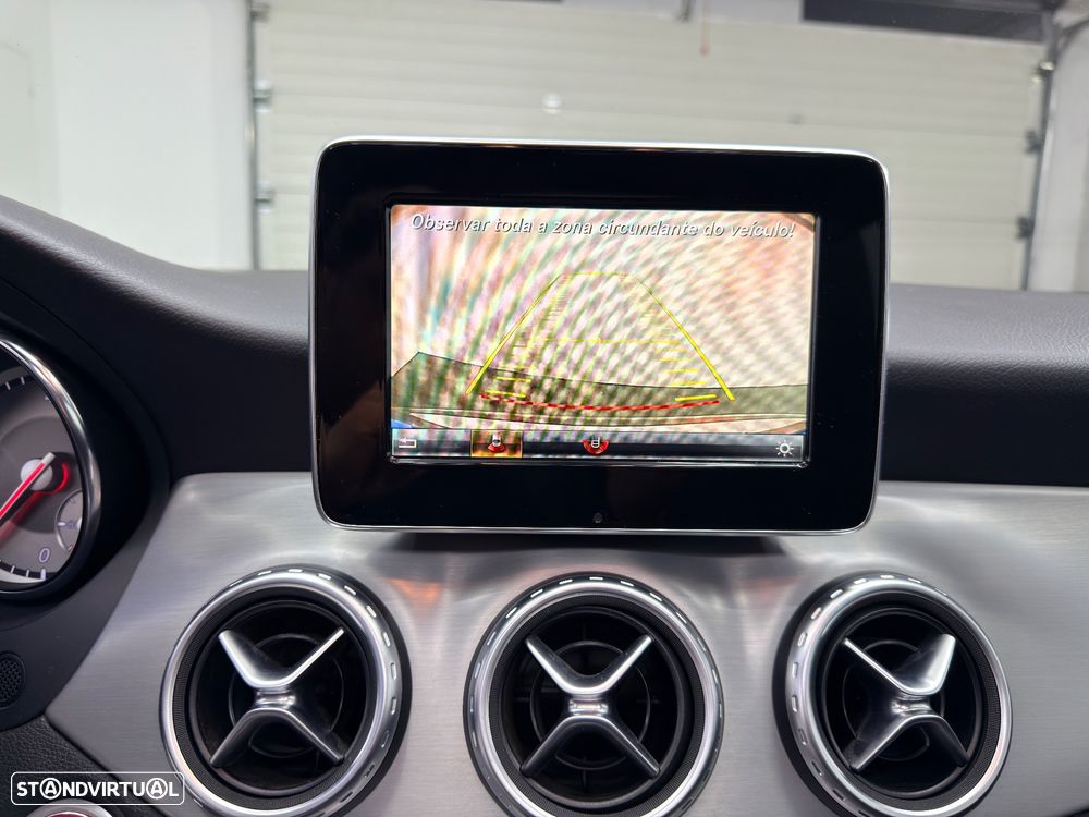 Mercedes-Benz GLA 180 d AMG Line - 28