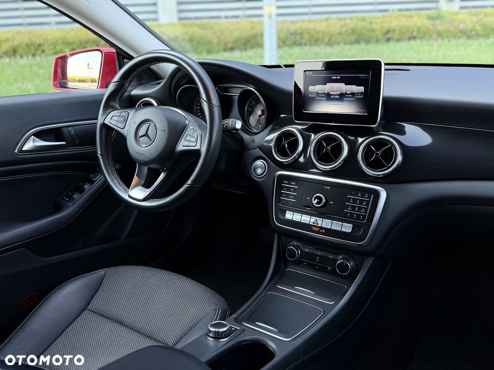 Mercedes-Benz CLA 180 7G-DCT - 16