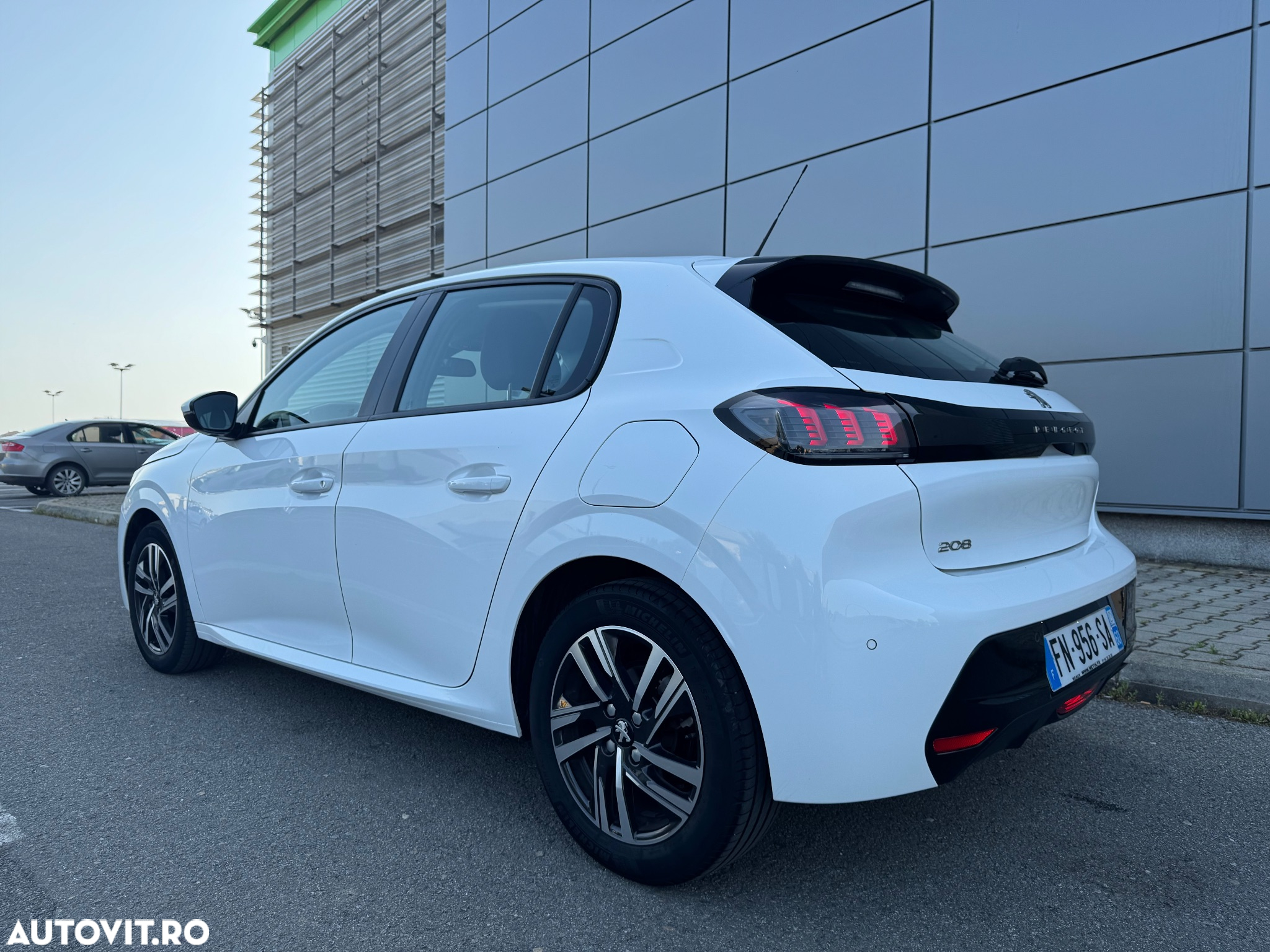 Peugeot 208 1.2 L PureTech STT Allure - 21