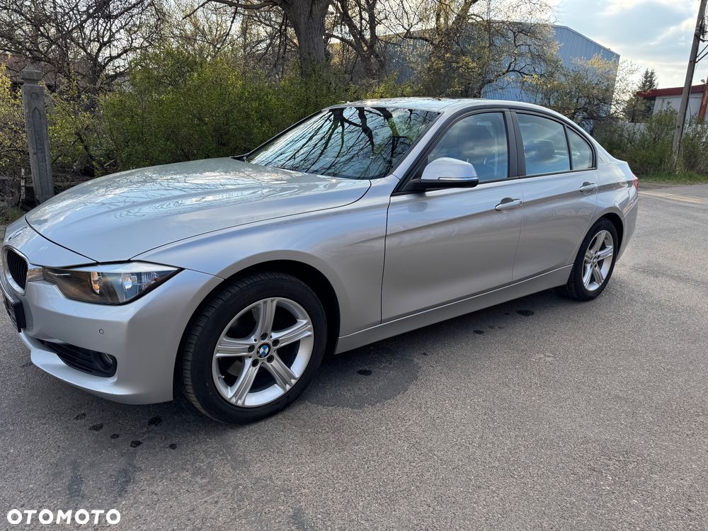 BMW Seria 3 328i xDrive Sport Line - 8