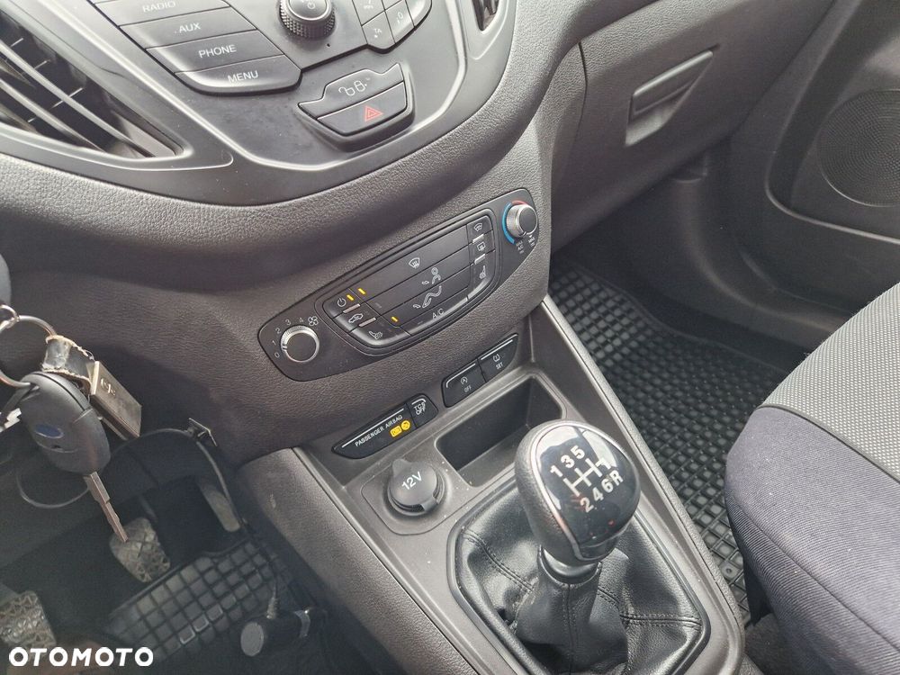 Ford Transit Courier - 17