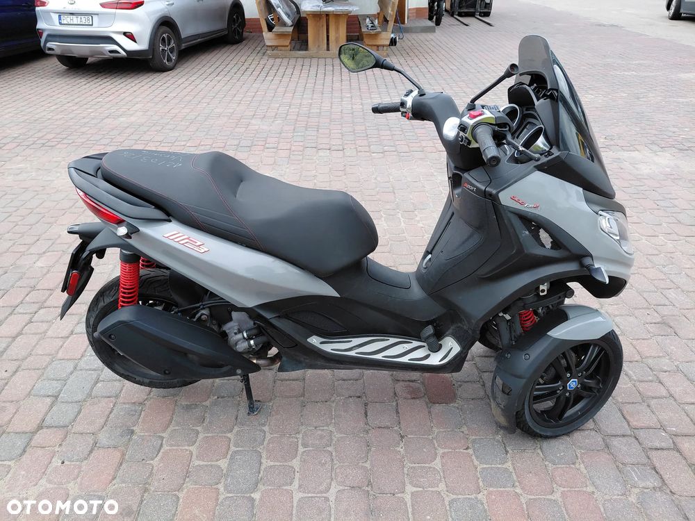 Piaggio MP-3 - 6