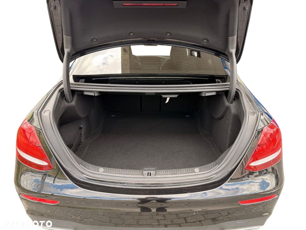 Mercedes-Benz Klasa E 220 d 4-Matic AMG/Avantgarde - 27