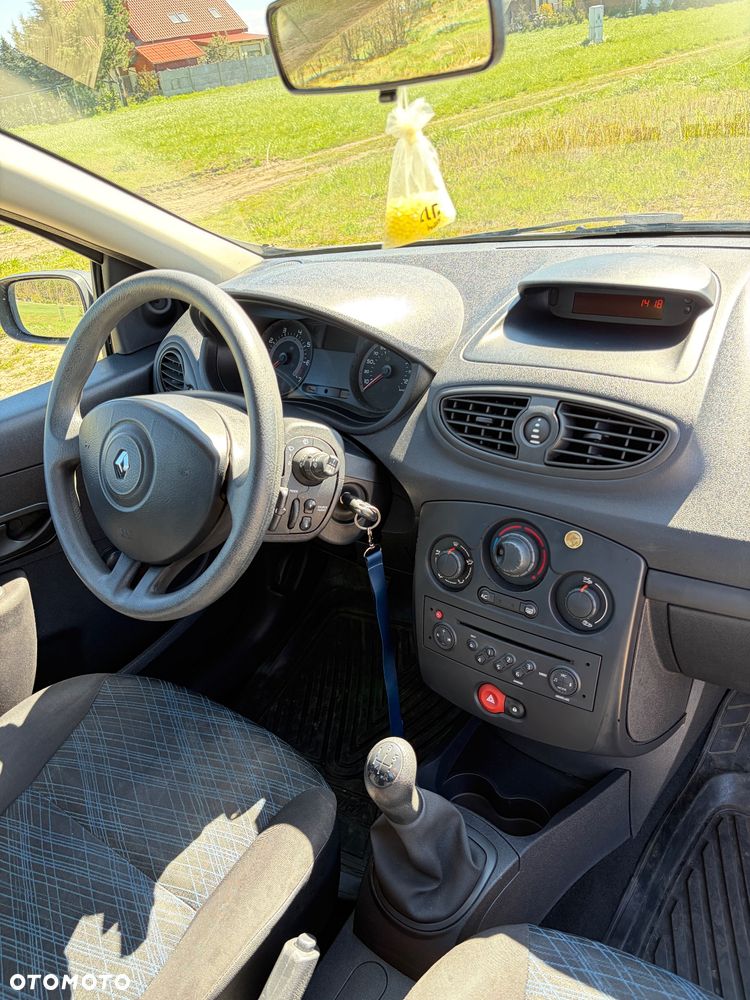 Renault Clio - 23