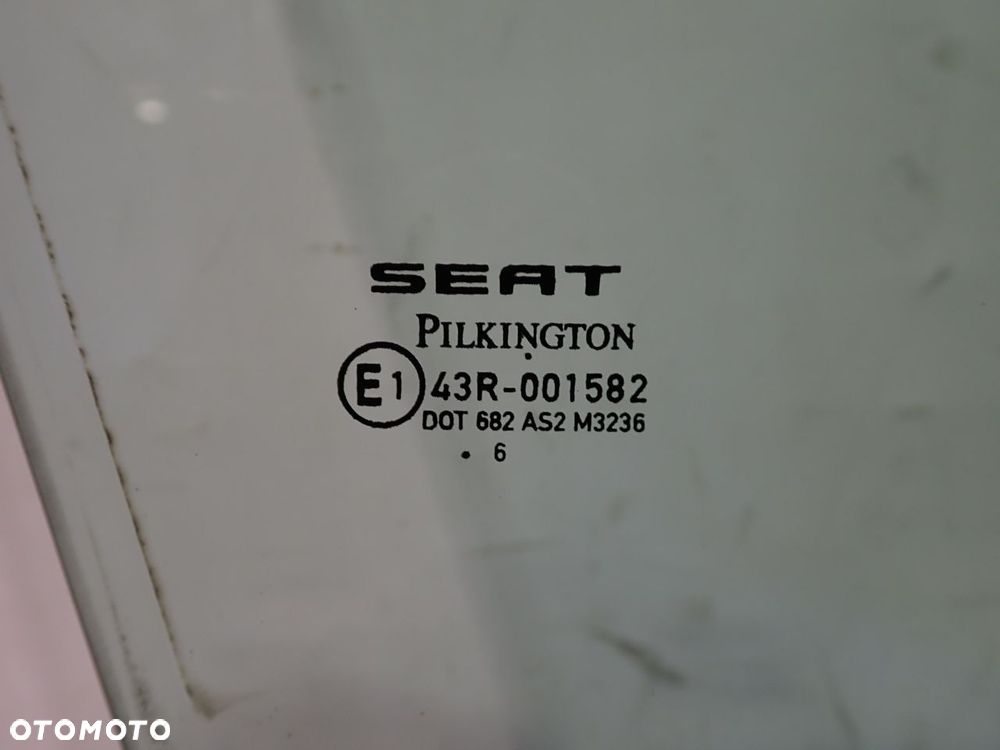 SZYBA BOCZNA PRAWA PRZEDNIA DRZWI SEAT LEON II - 2