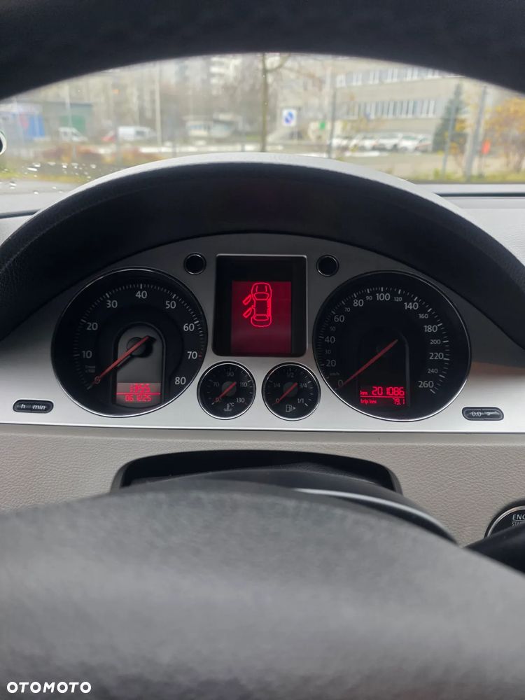 Volkswagen Passat 1.8 TSI Comfortline - 13