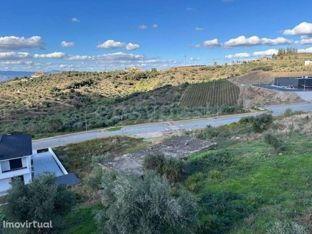 Magnifico Lote moradia com 447m2 situado na Capitoa Torre de Moncorvo. - Grande imagem: 3/14