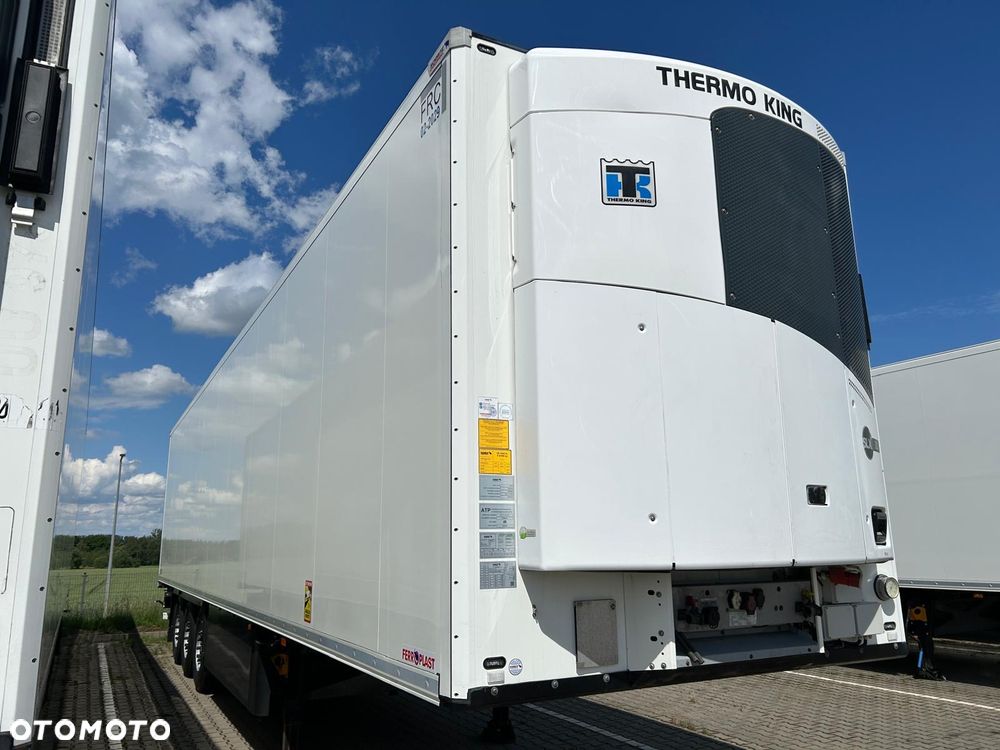 Schmitz Cargobull ThermoKing SLXi300; Dopplestock; Uchwyty promowe, Paleciara - 1