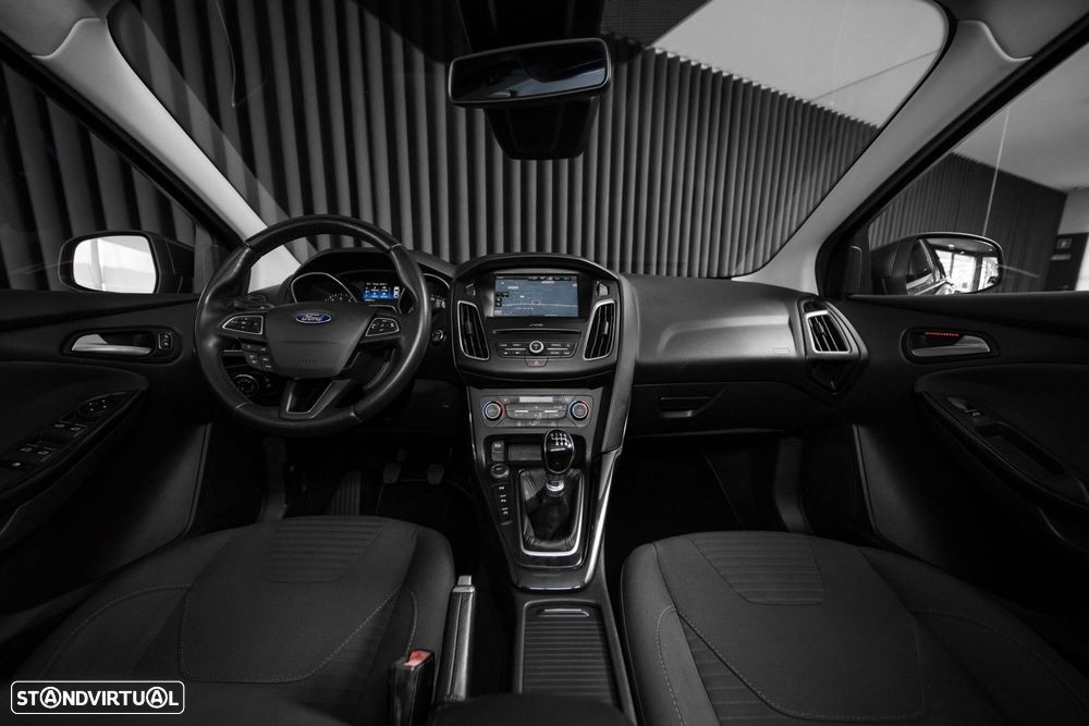 Ford Focus 1.0 EcoBoost S&S TITANIUM - 11