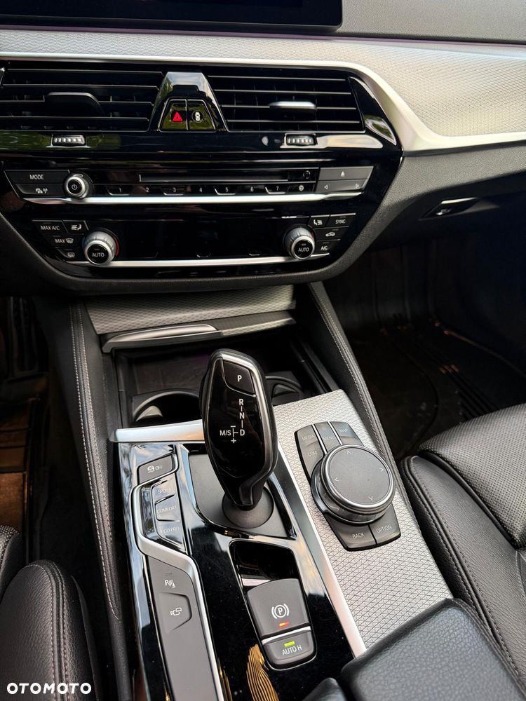 BMW Seria 5 520d xDrive - 8