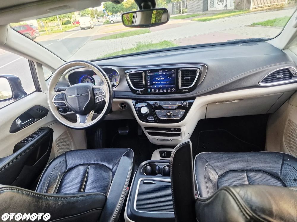 Chrysler Pacifica - 17
