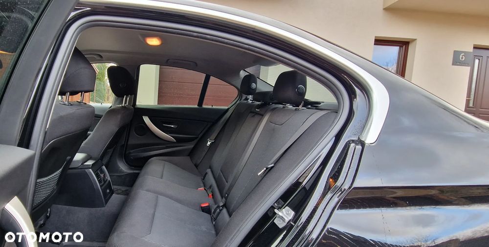 BMW Seria 3 318d xDrive - 19