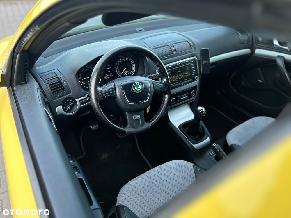 Skoda Octavia 2.0 TDI CR DPF RS - 20