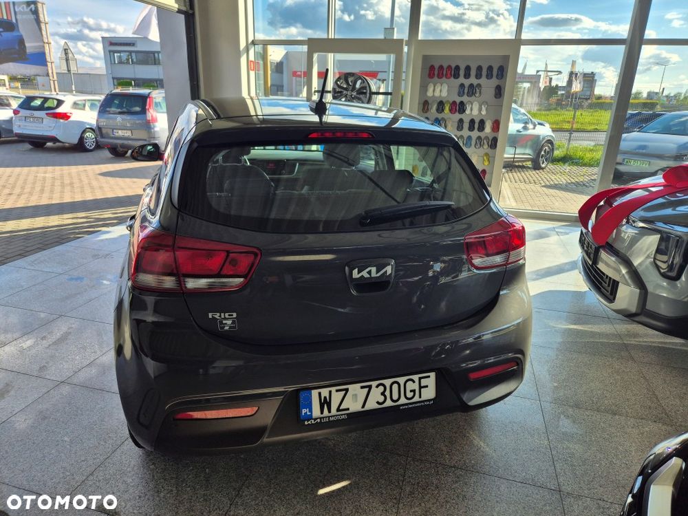 Kia Rio 1.2 M - 10