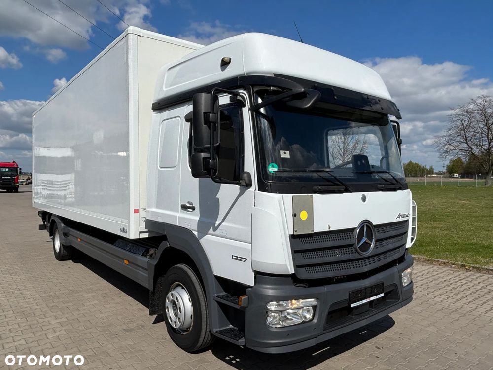 Mercedes-Benz ATEGO 1227 kontener z windą ,  kabina sypialna , webasto, klimatyzacja, niski przebieg , bezwypadkowy. (nie 1224, 1230) - 9