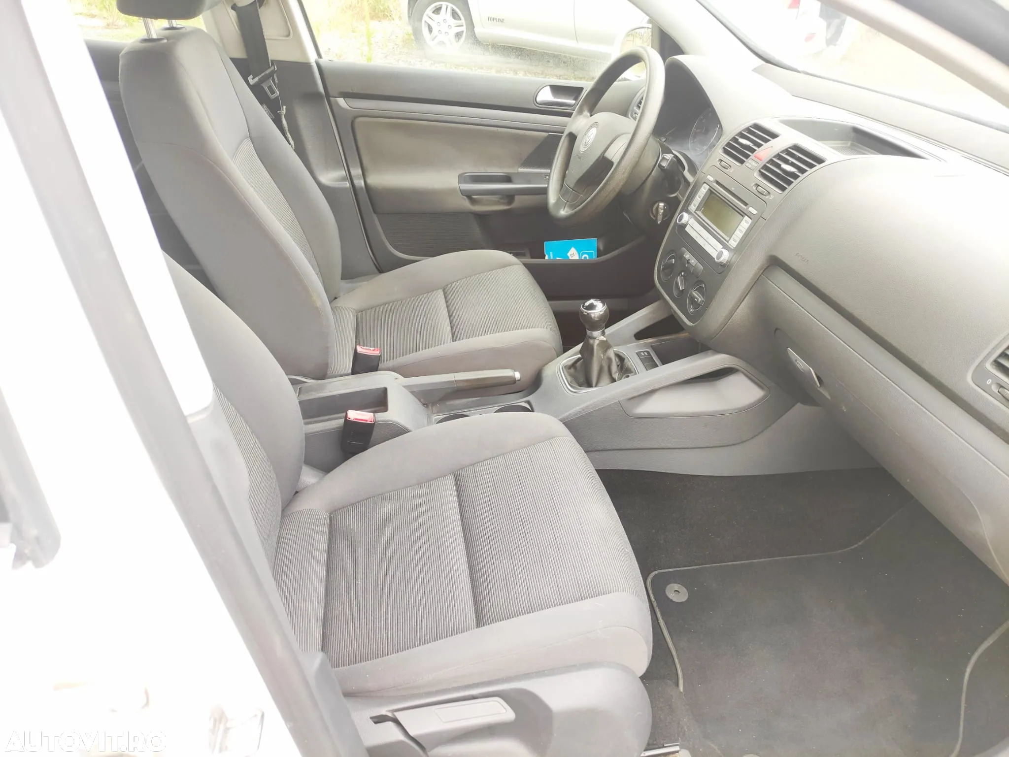 Volkswagen Golf - 6