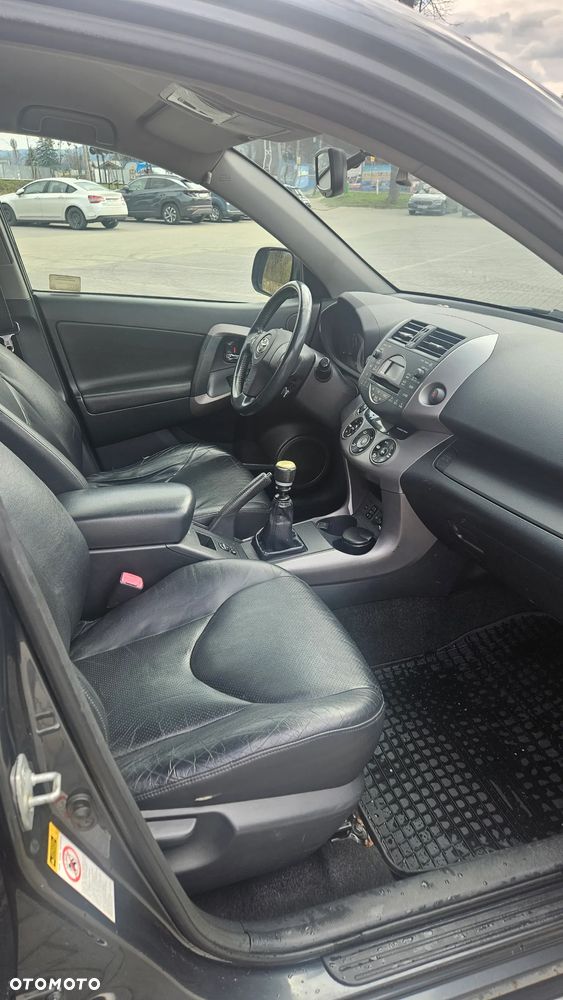 Toyota RAV4 - 10