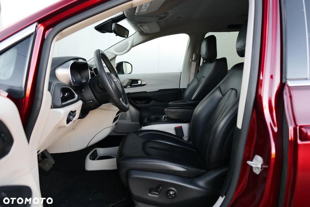 Chrysler Pacifica - 18