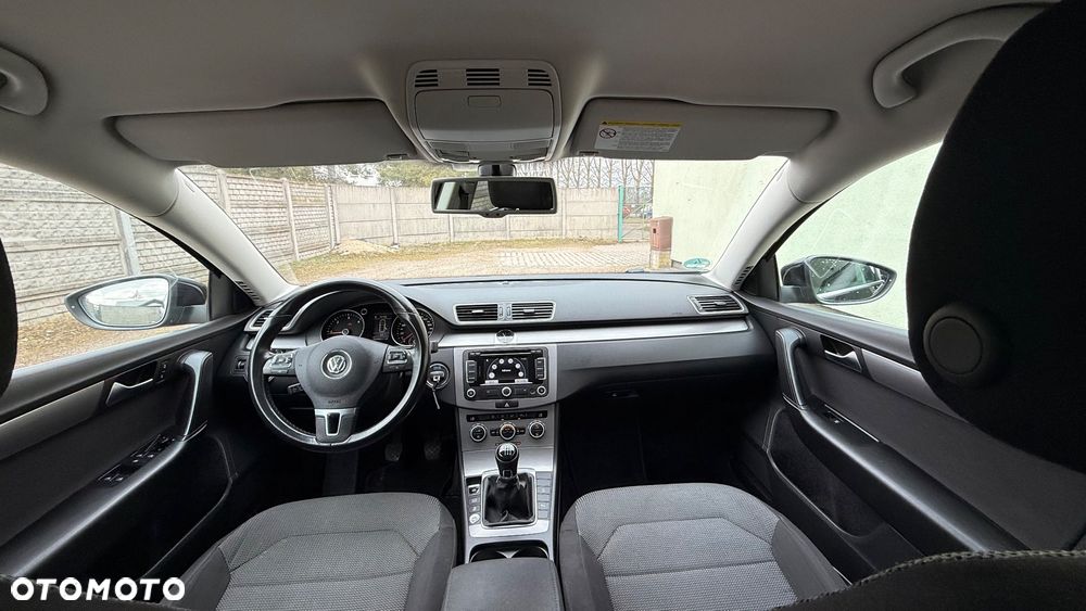 Volkswagen Passat 2.0 TDI Comfortline - 28