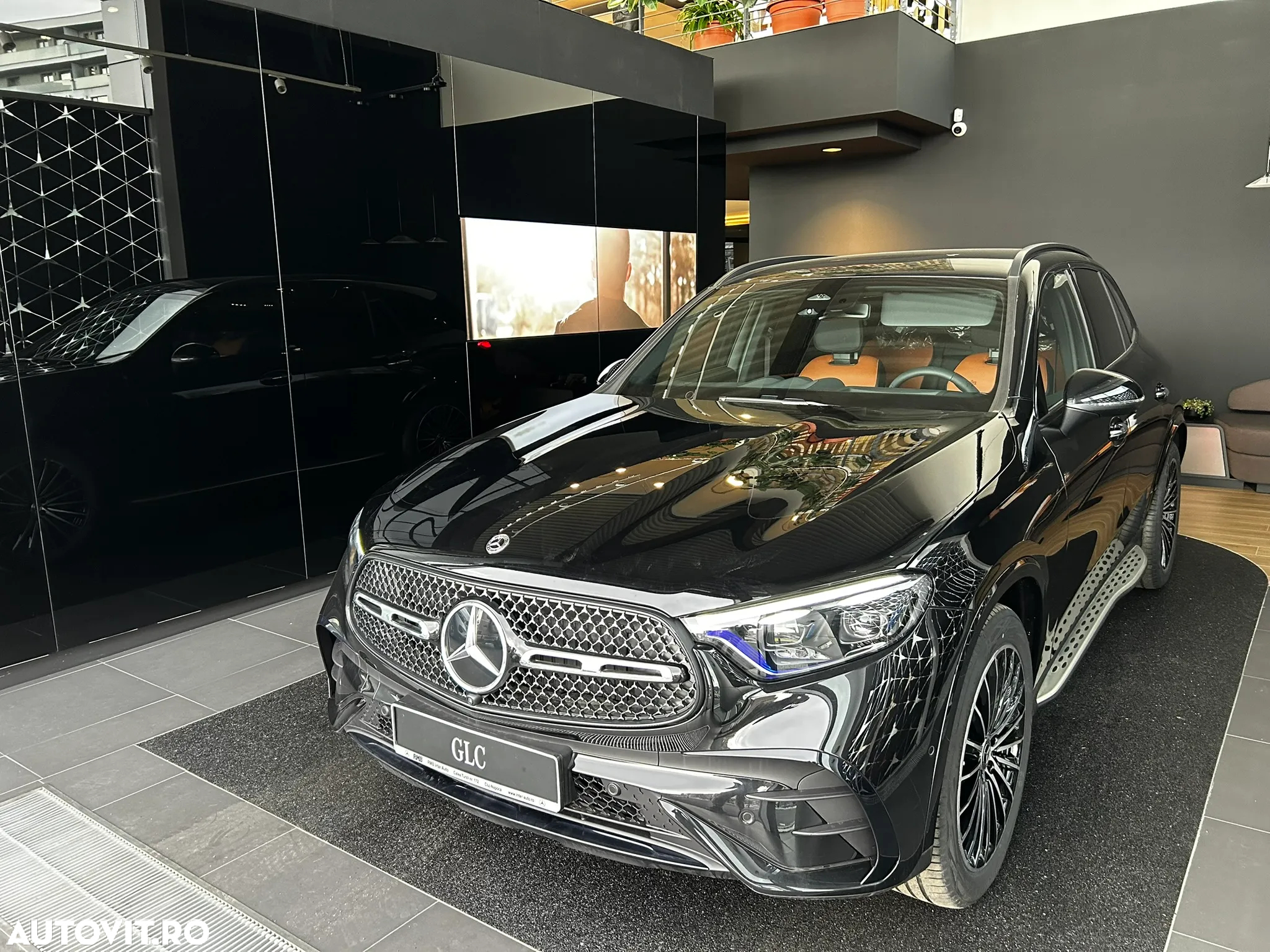 Mercedes-Benz GLC 300 4Matic 9G-TRONIC AMG Line Advanced - 3