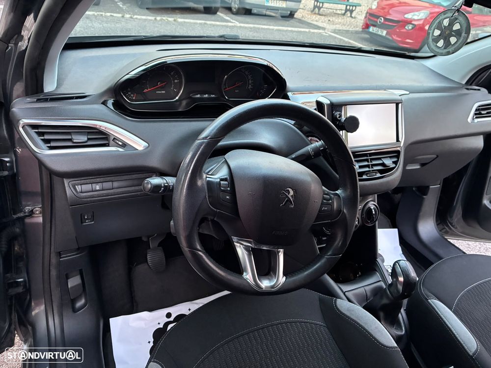 Peugeot 208 - 6