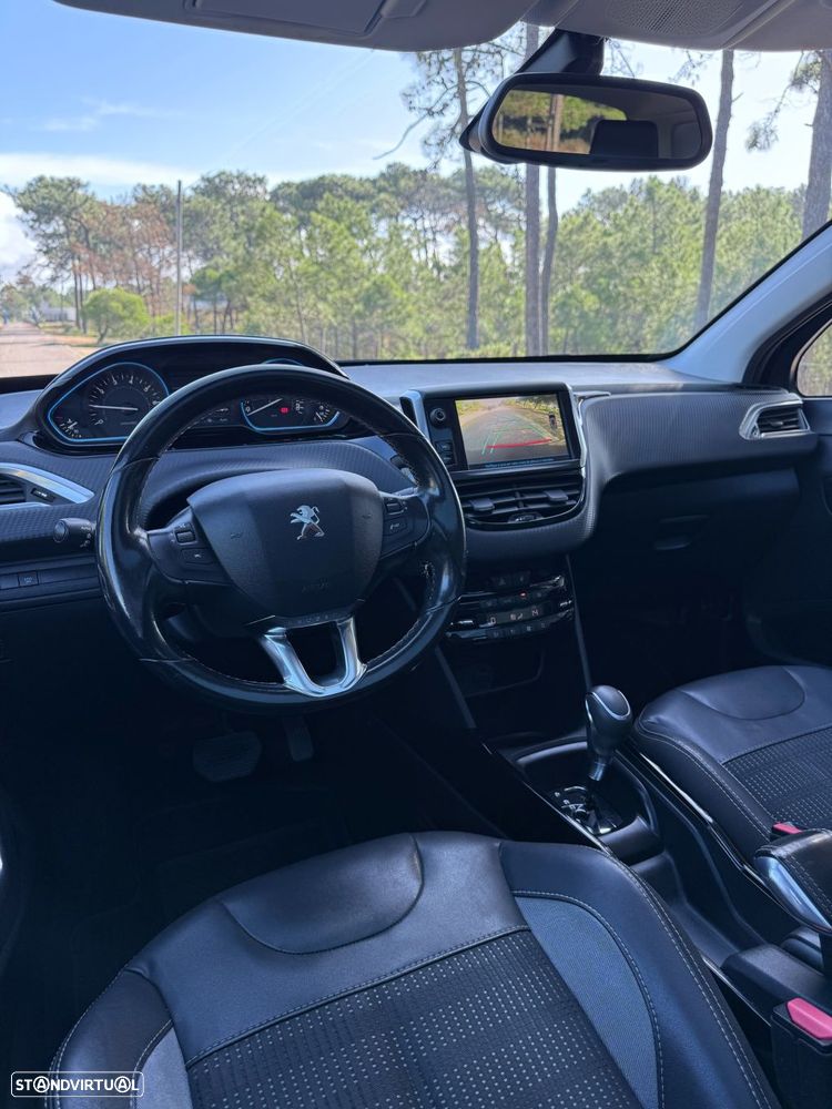 Peugeot 2008 1.2 PureTech Allure EAT6 - 5