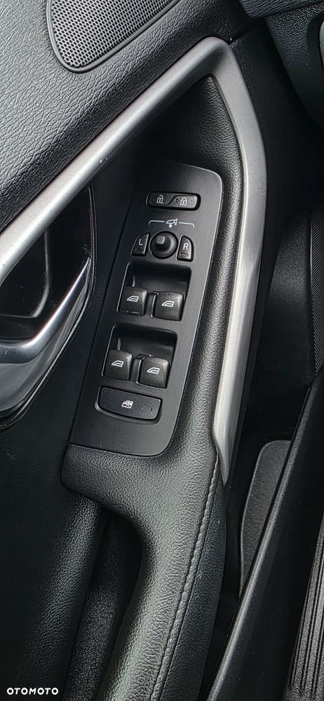 Volvo V40 D3 Momentum - 25
