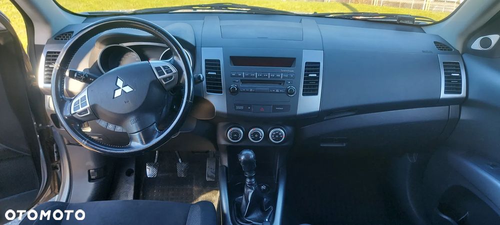 Mitsubishi Outlander 2.0 DID Intense + - 8