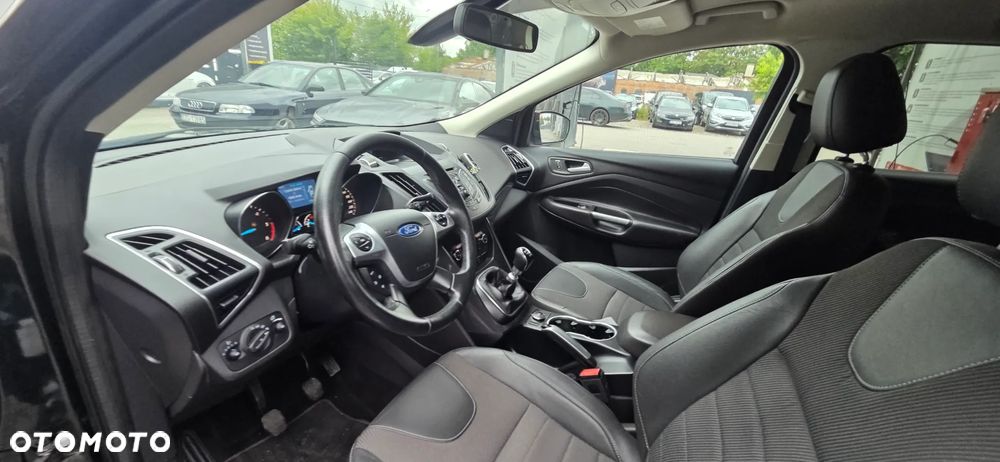 Ford Kuga 2.0 TDCi 2x4 Titanium - 32