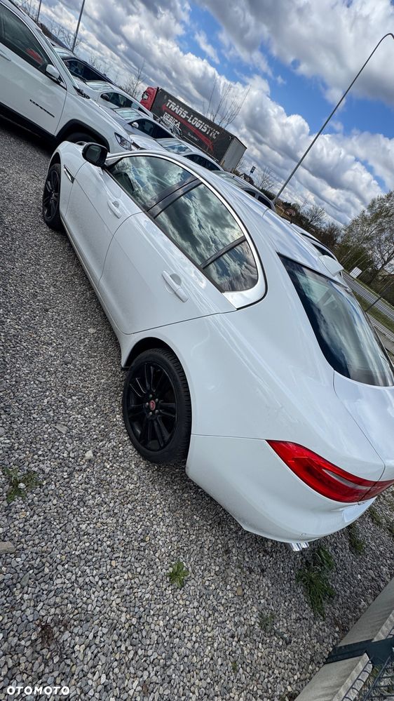 Jaguar XE - 7