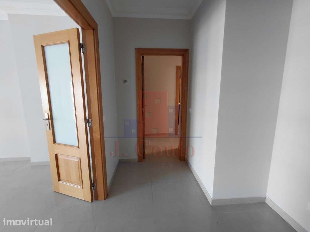 Apartamento T3 com Terraço de 70 m² e Garagem Fechada - Caldas da R... - Grande imagem: 5/27