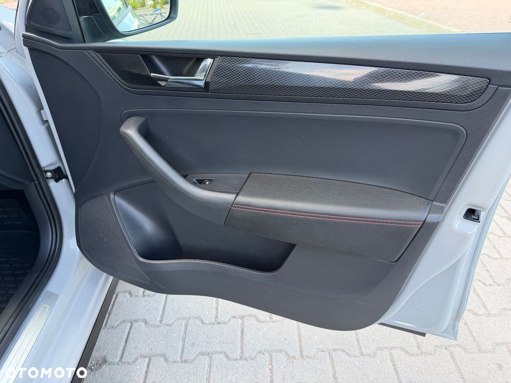 Skoda RAPID 1.0 TSI DSG Monte Carlo - 36
