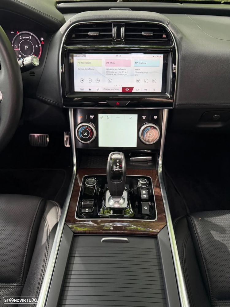 Jaguar XE 2.0 D R-Dynamic S - 20