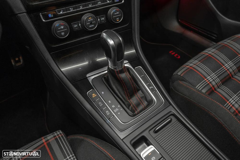 VW Golf GTI Performance BlueMotion DSG - 16