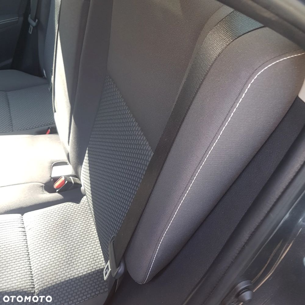 Toyota Corolla 1.6 Classic Plus - 11