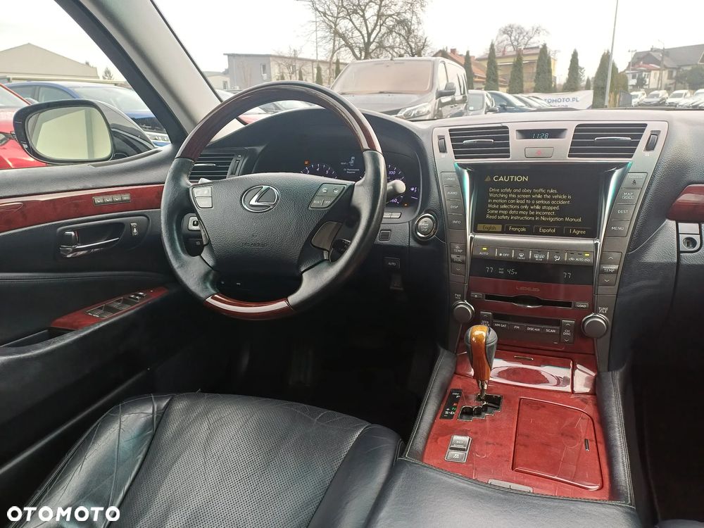 Lexus LS 460 Prestige - 28