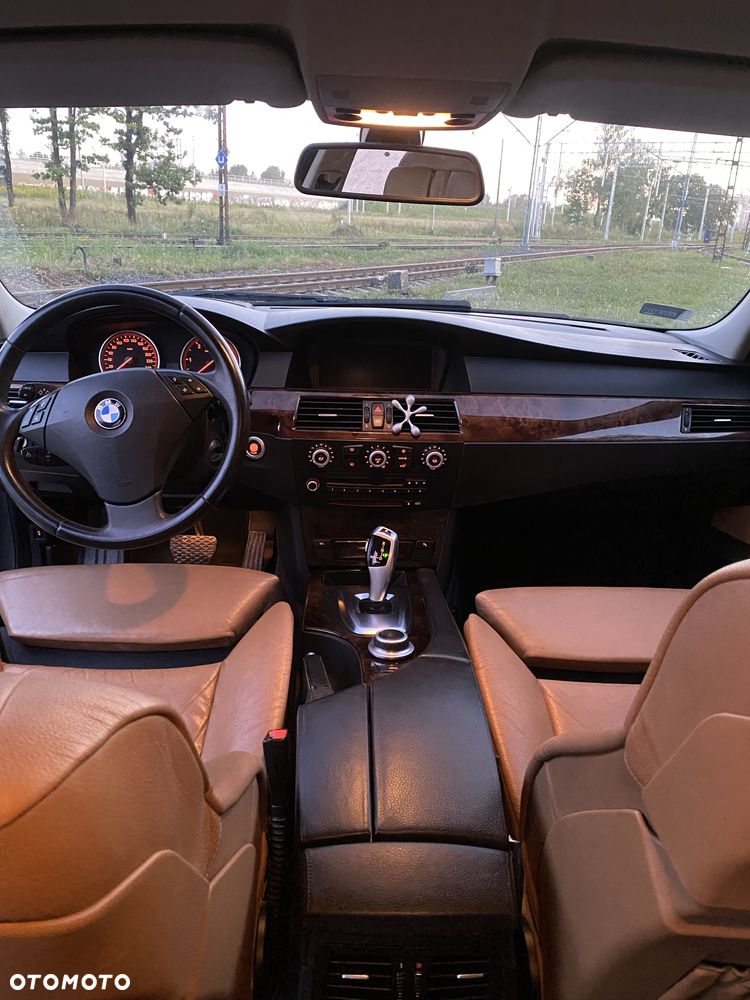 BMW E60 2007 photo 2