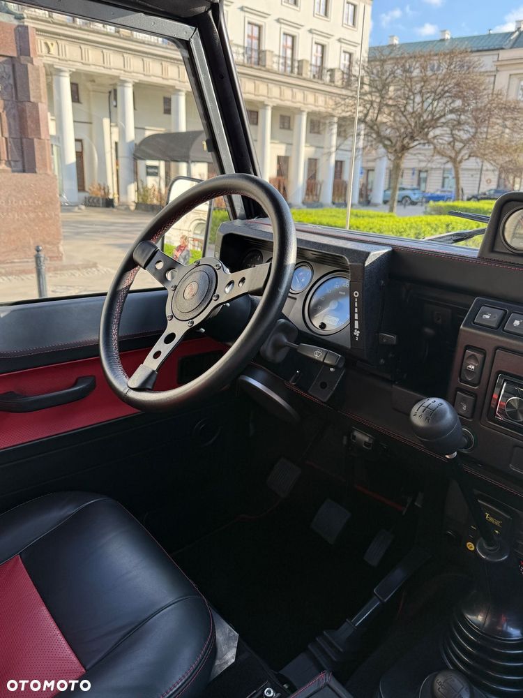 Land Rover Defender - 11