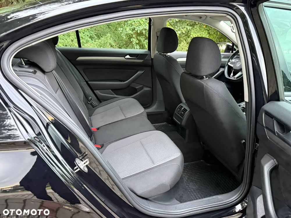 Volkswagen Passat - 10